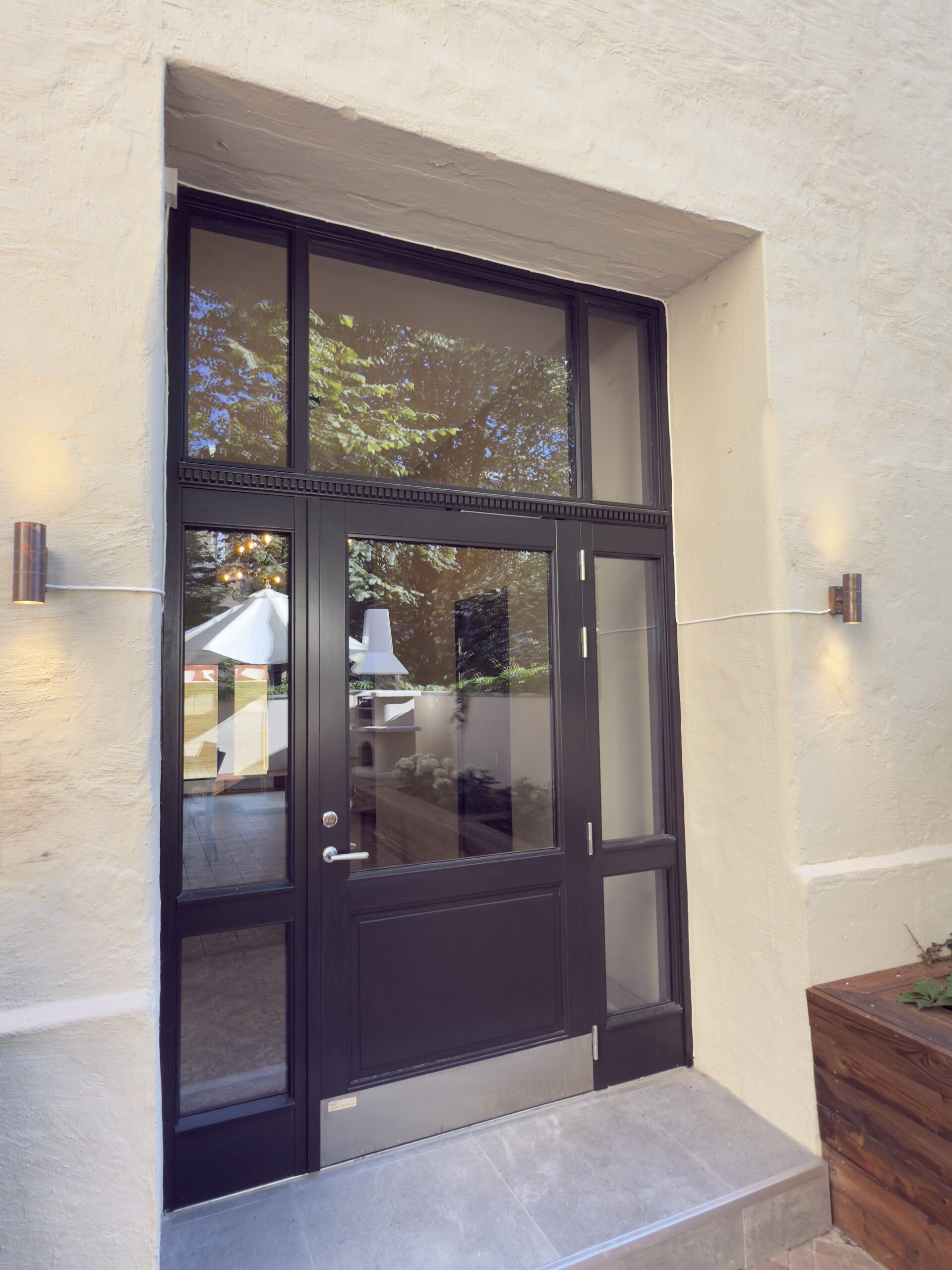 Ny dør levert til Waldemar Thranes gate, Oslo